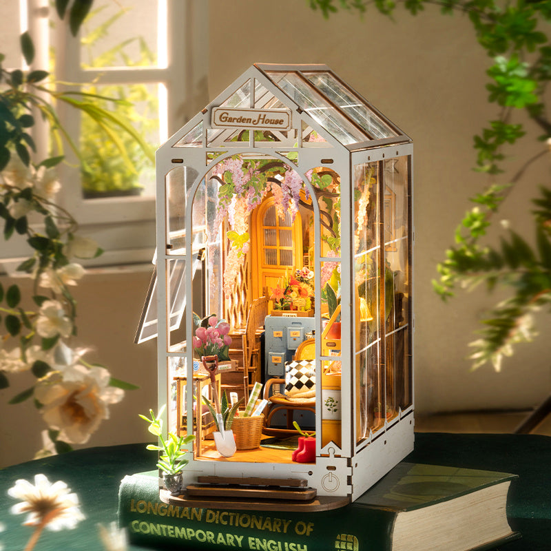 Robotime Rolife Garden House Book Nook Kit
