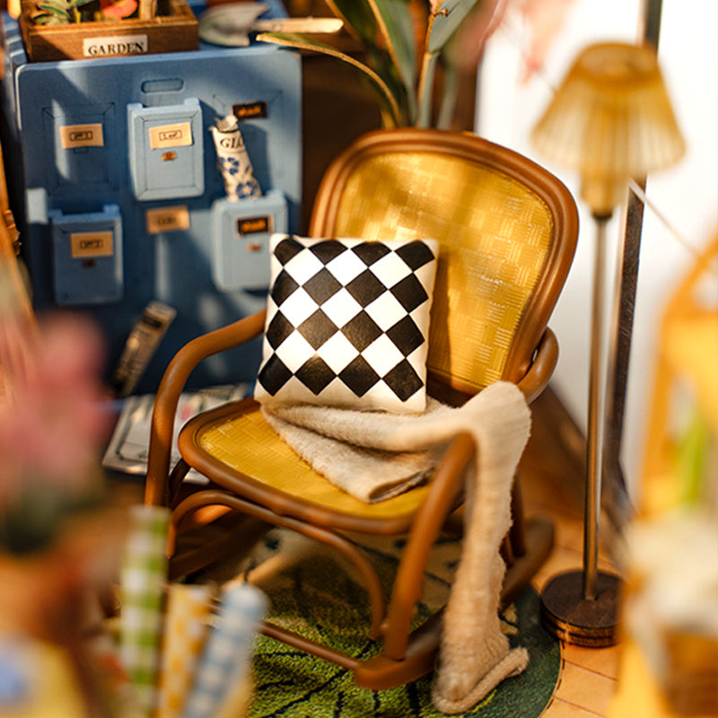 Robotime Rolife Garden House Book Nook Kit