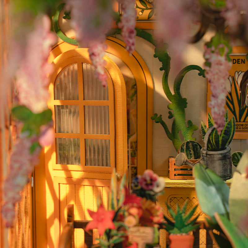 Robotime Rolife Garden House Book Nook Kit