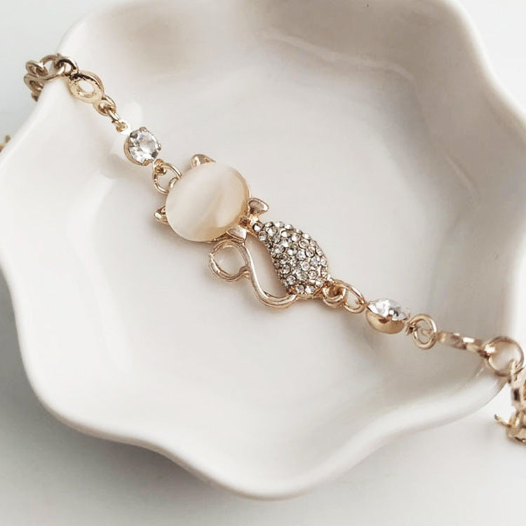 High-end cat bracelet diamond alloy