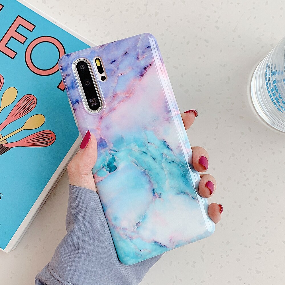 Gradient marble pattern phone case
